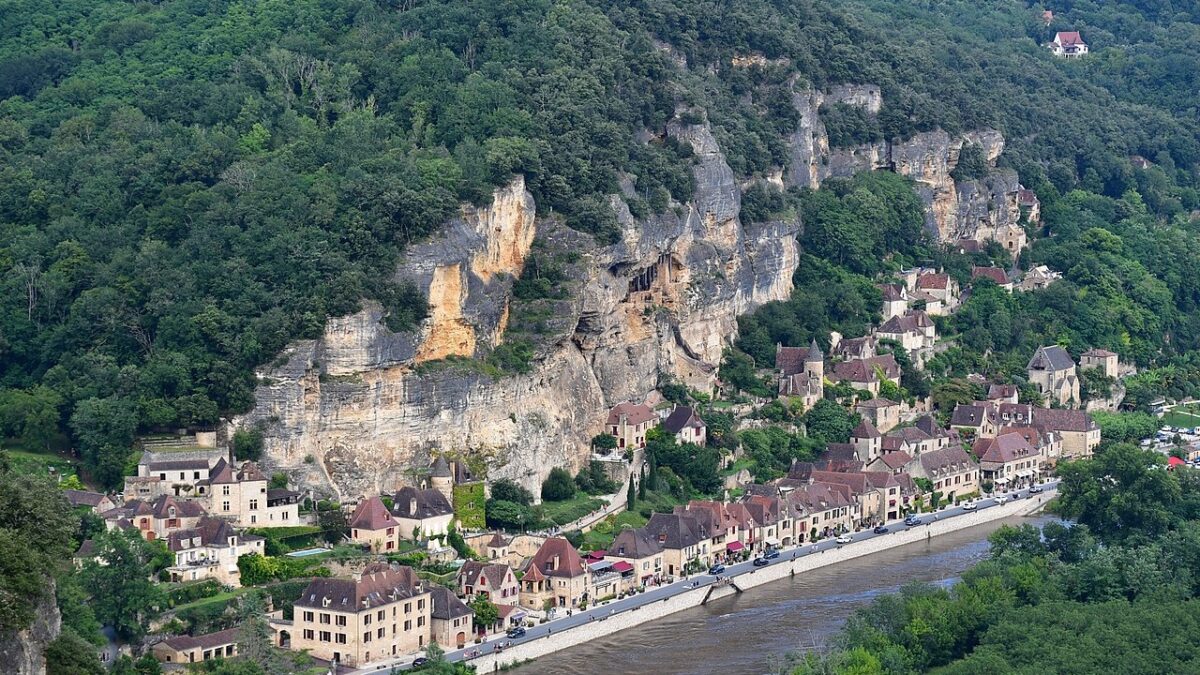 Trip to France among the most beautiful locations and villages of the Dordogne